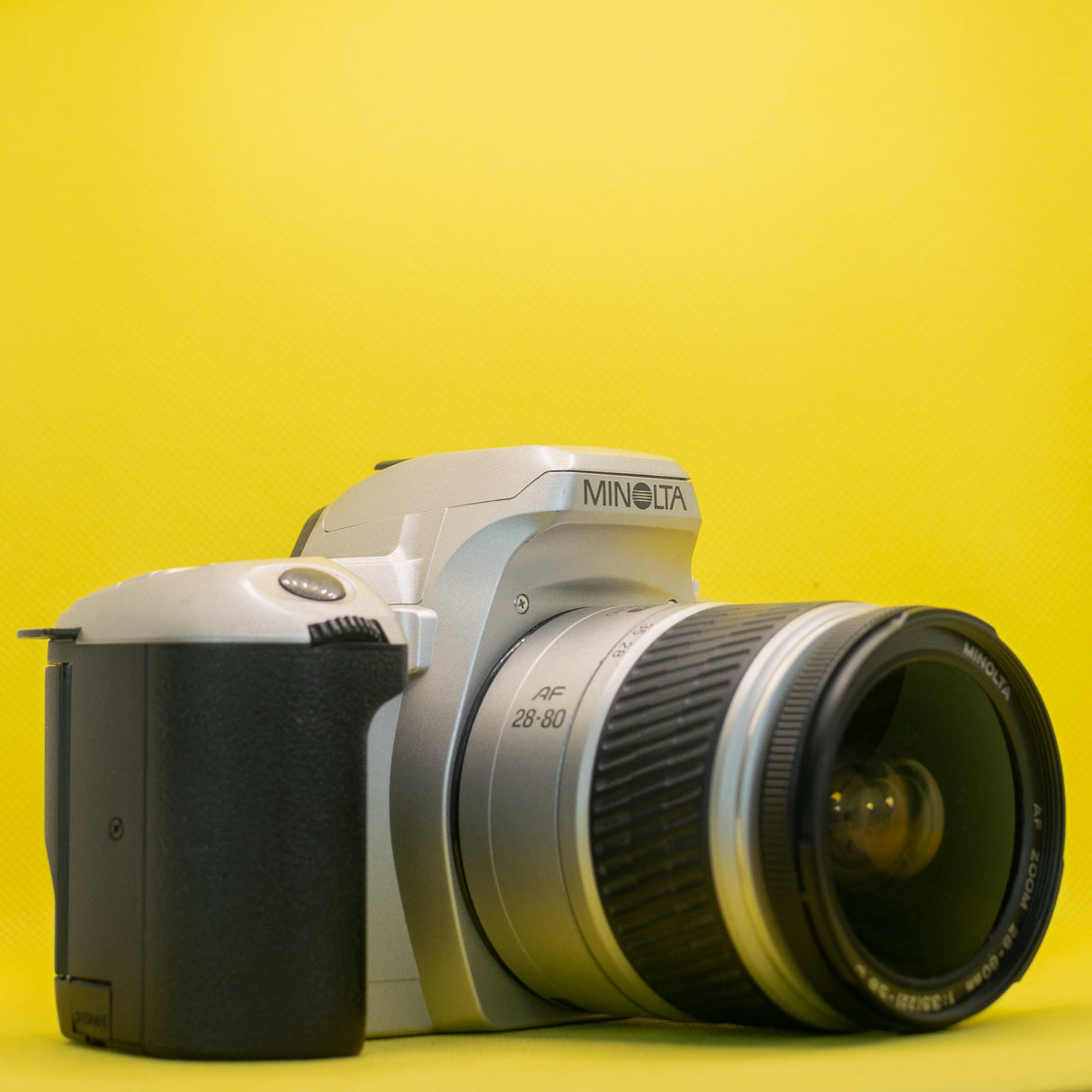 Minolta Dynax 404si - Premium SLR 35mm Film Camera